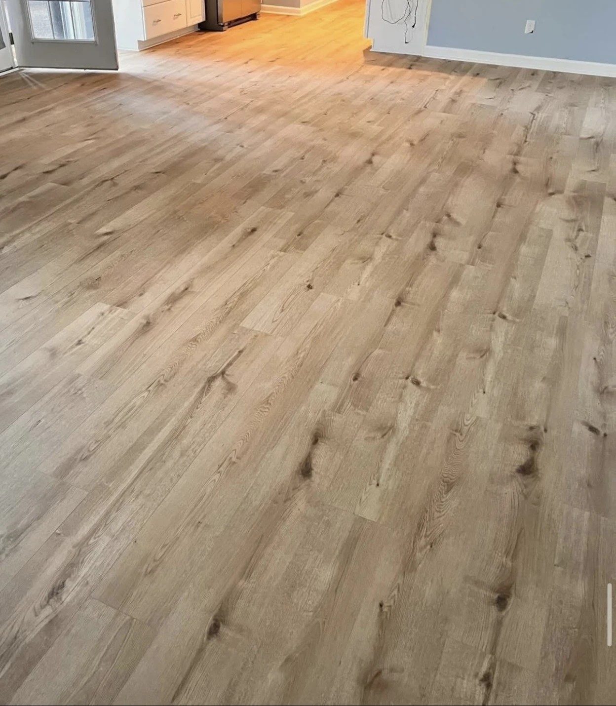 Inhaus Ceramin flooring in the color Hollyburn.