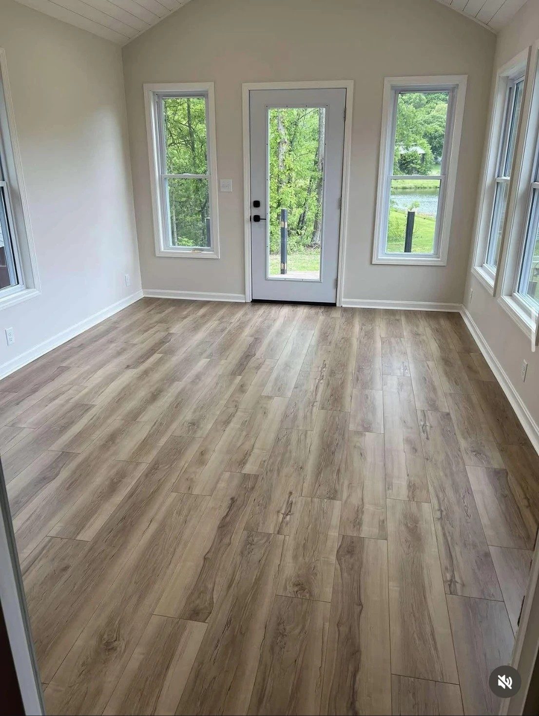 True Touch Evolve flooring in a bright sunroom.