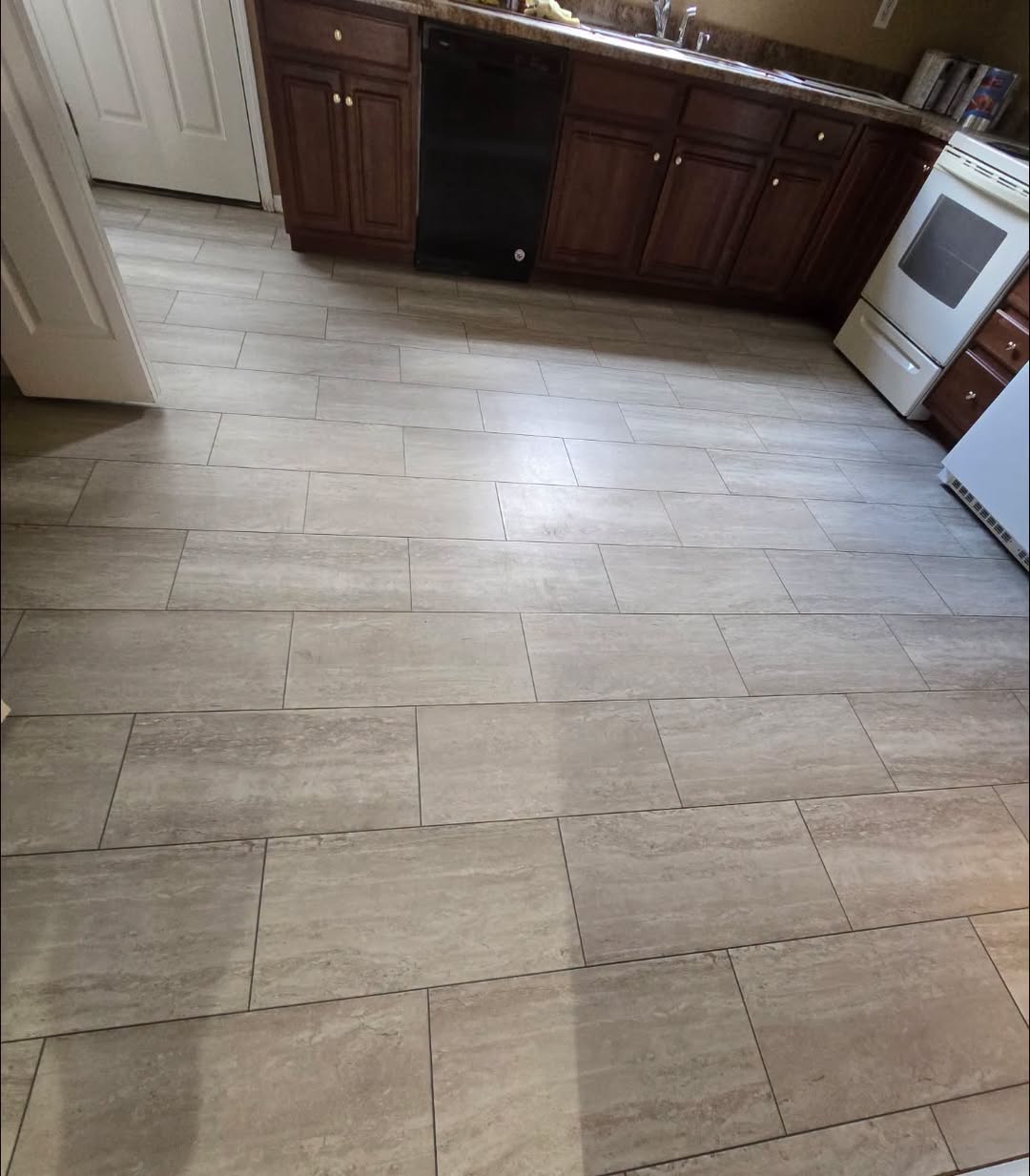 Neutral stone-look tile in a kitchen.